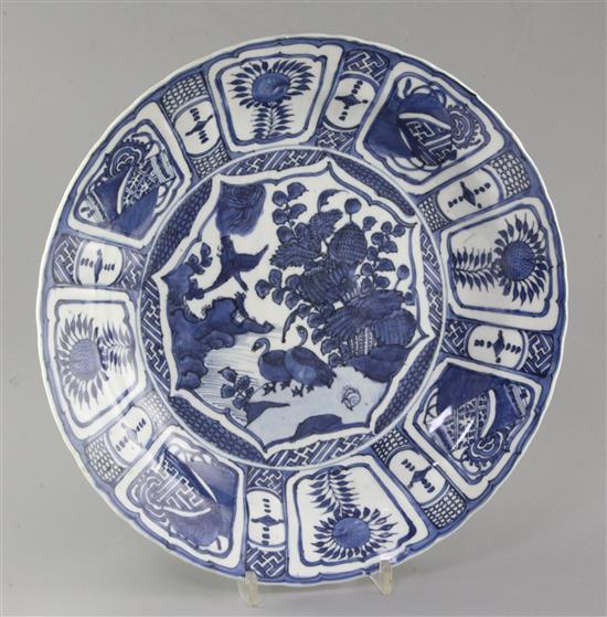 A Chinese kraak blue and white dish, early 17th century, diameter 32cm